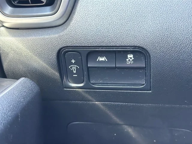 Used 2021 White Kia S image 20