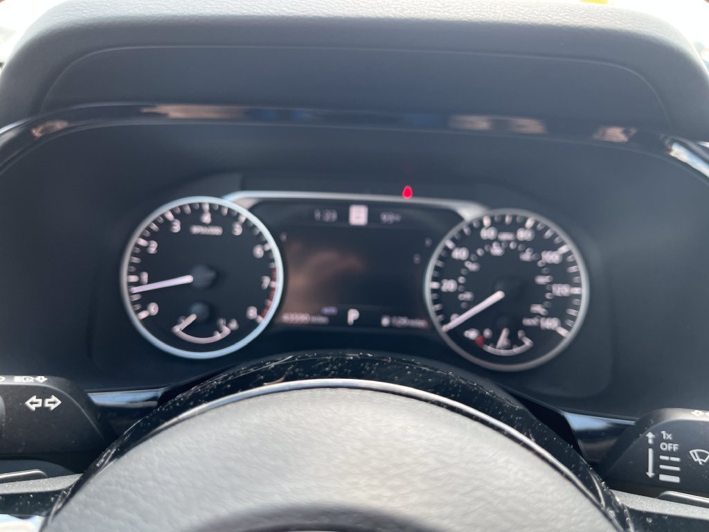 Used 2023 Silver Nissan SL image 15