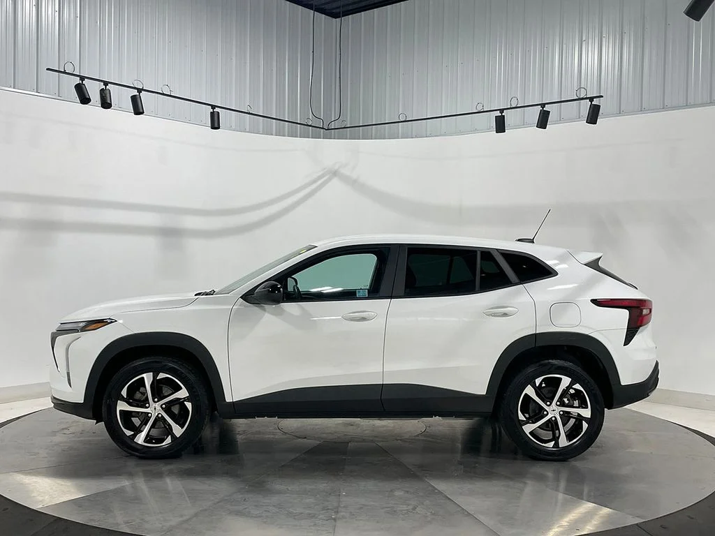 Used 2024 White Chevrolet 1RS image 15