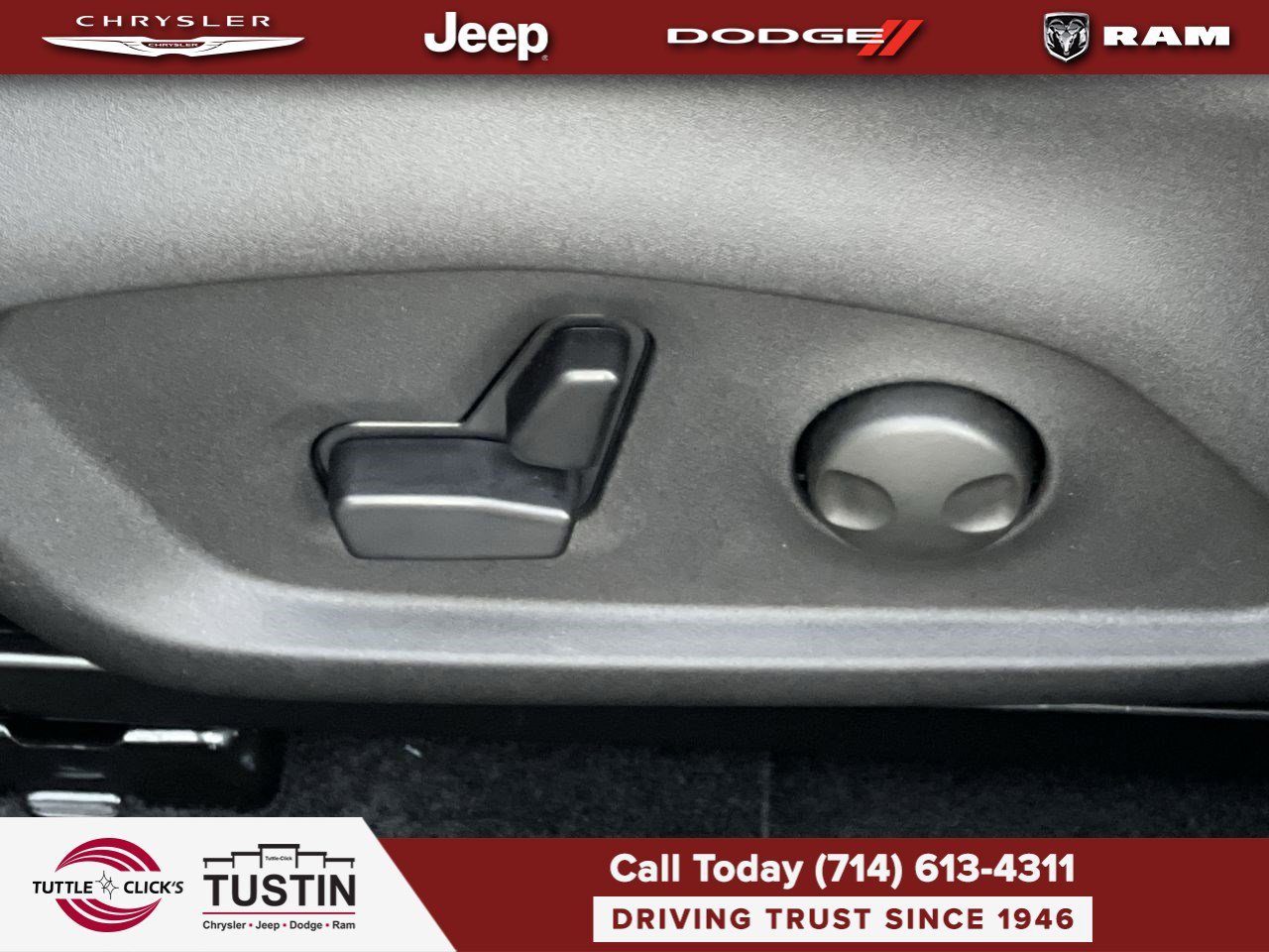 New 2026 Diamond Black Crystal Pearlcoat Jeep Latitude image 22