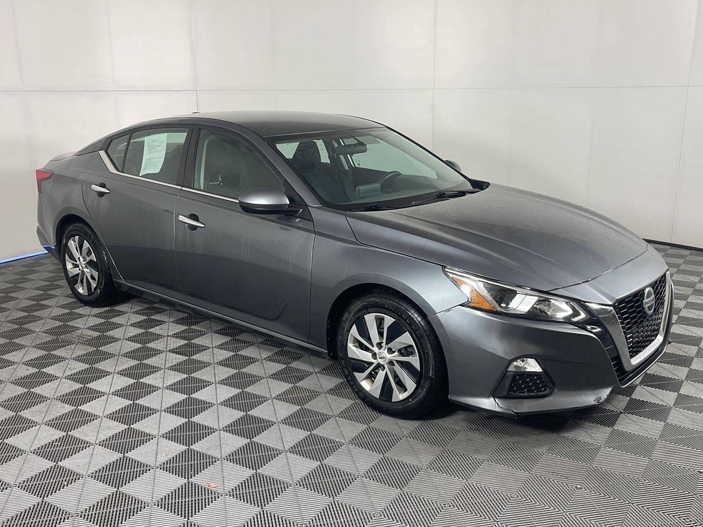 Used 2019 Gun Metallic Nissan 2.5 S image 5