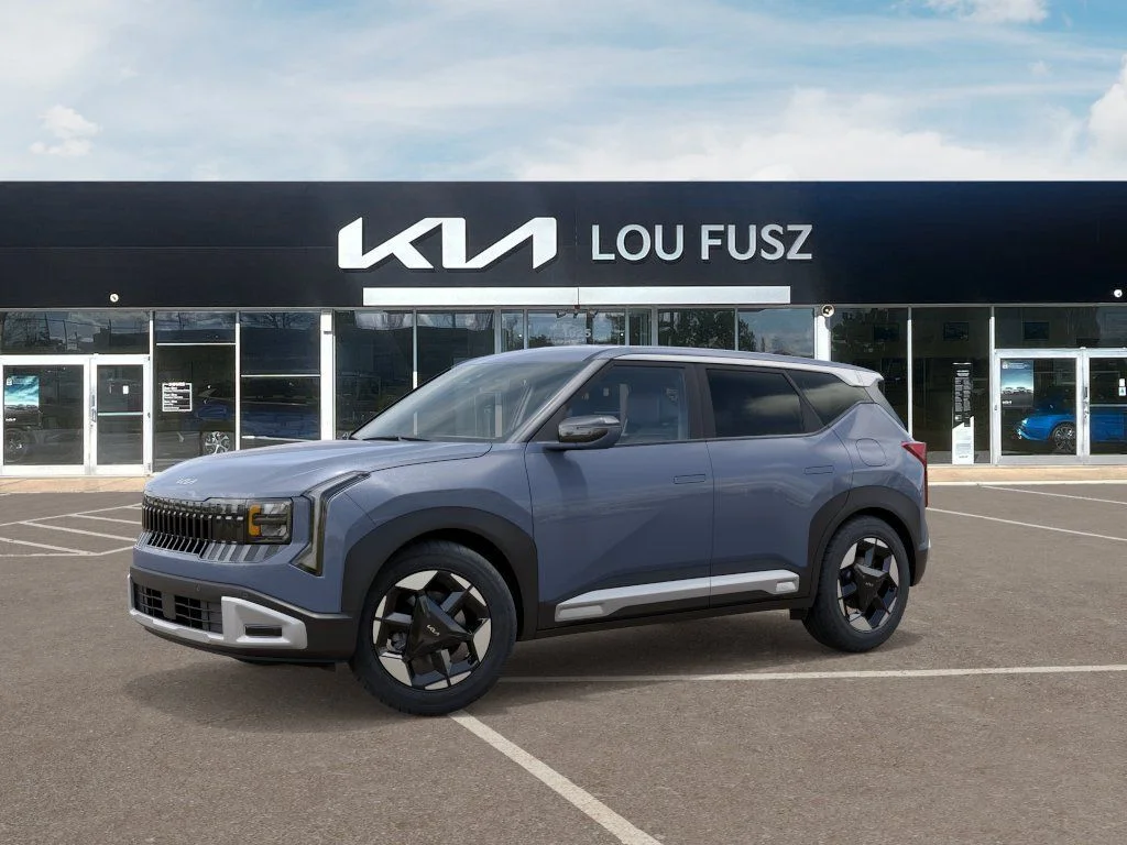 New 2027 Pale Gray Kia EX image 3