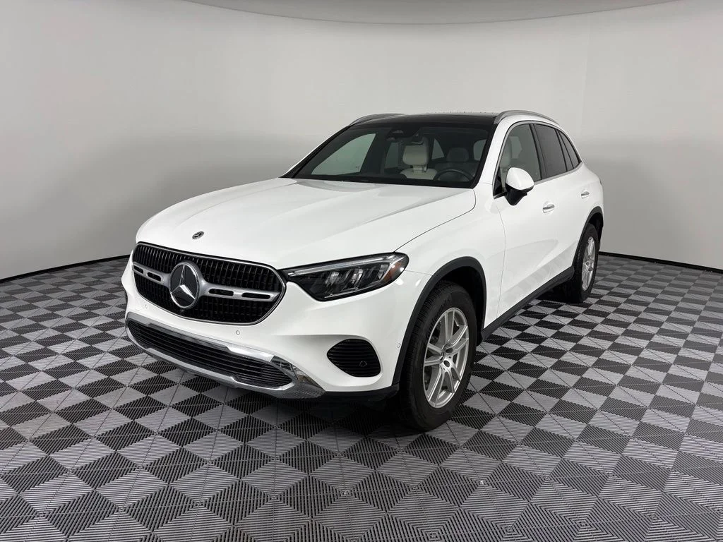 Certified Used 2025 White Mercedes-Benz GLC 300 image 3