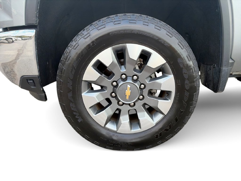 Used 2025 Sterling Gray Metallic Chevrolet LT image 34