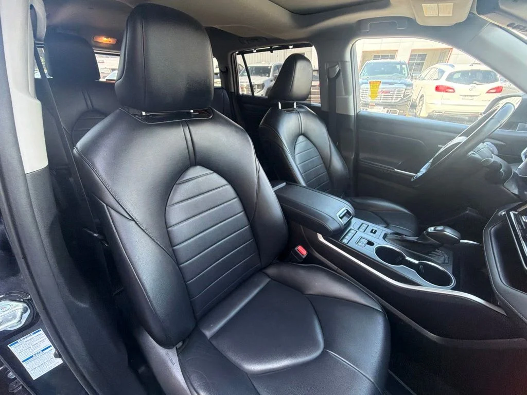 Used 2022 Black Toyota XLE image 41