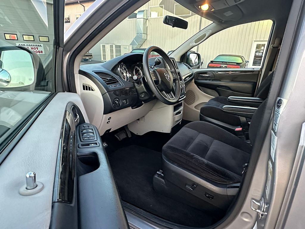 Used 2014 Silver Dodge Wheelchair Accessible- SXT image 14