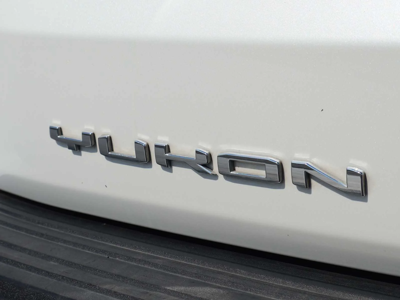 Used 2024 White Frost Tricoat GMC AT4 image 11