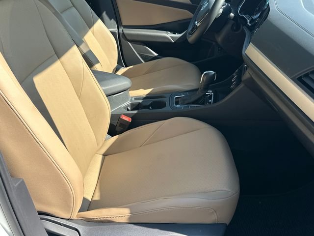 Certified Used 2020 White Volkswagen 1.4T SE image 13