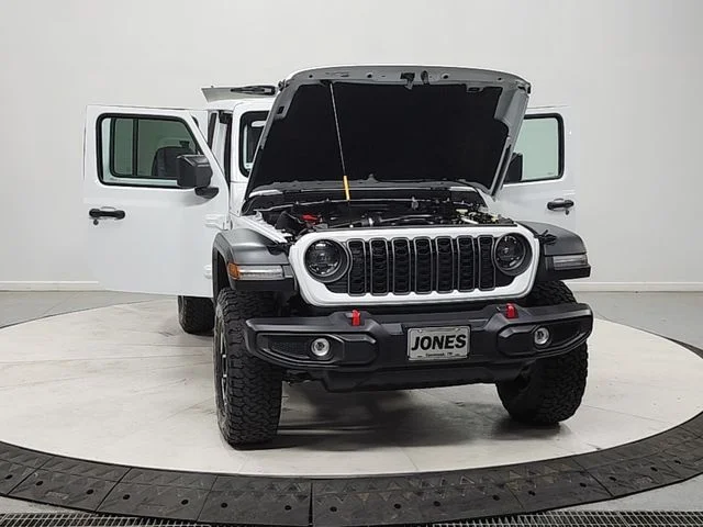 Used 2025 White/off-white Jeep Rubicon image 10