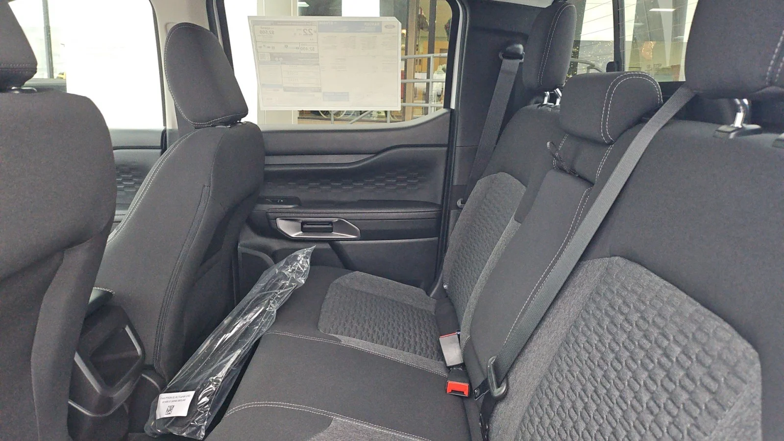 New 2025 Oxford White Ford XLT 4x4 image 9