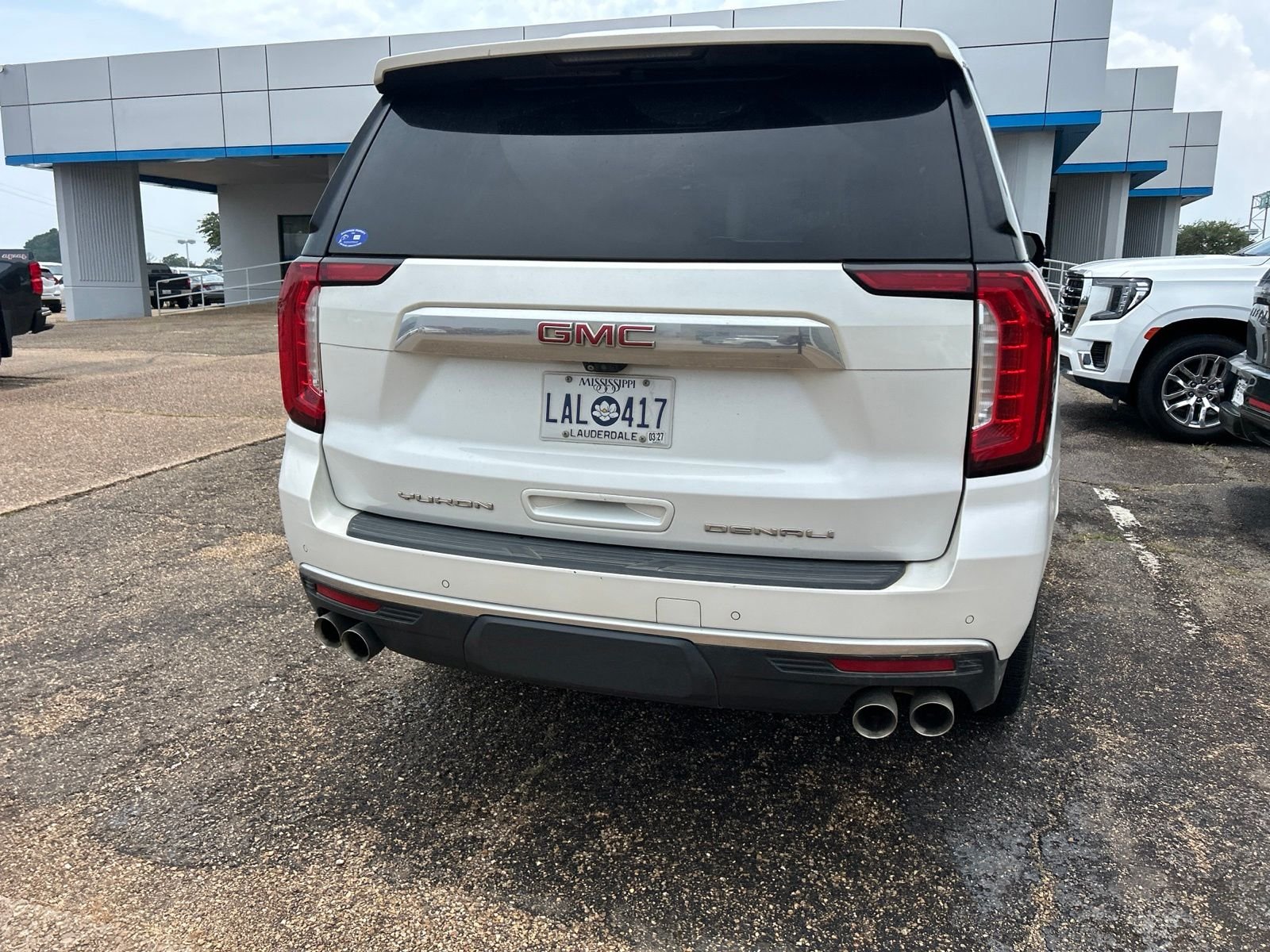 Used 2022 White GMC Denali image 18