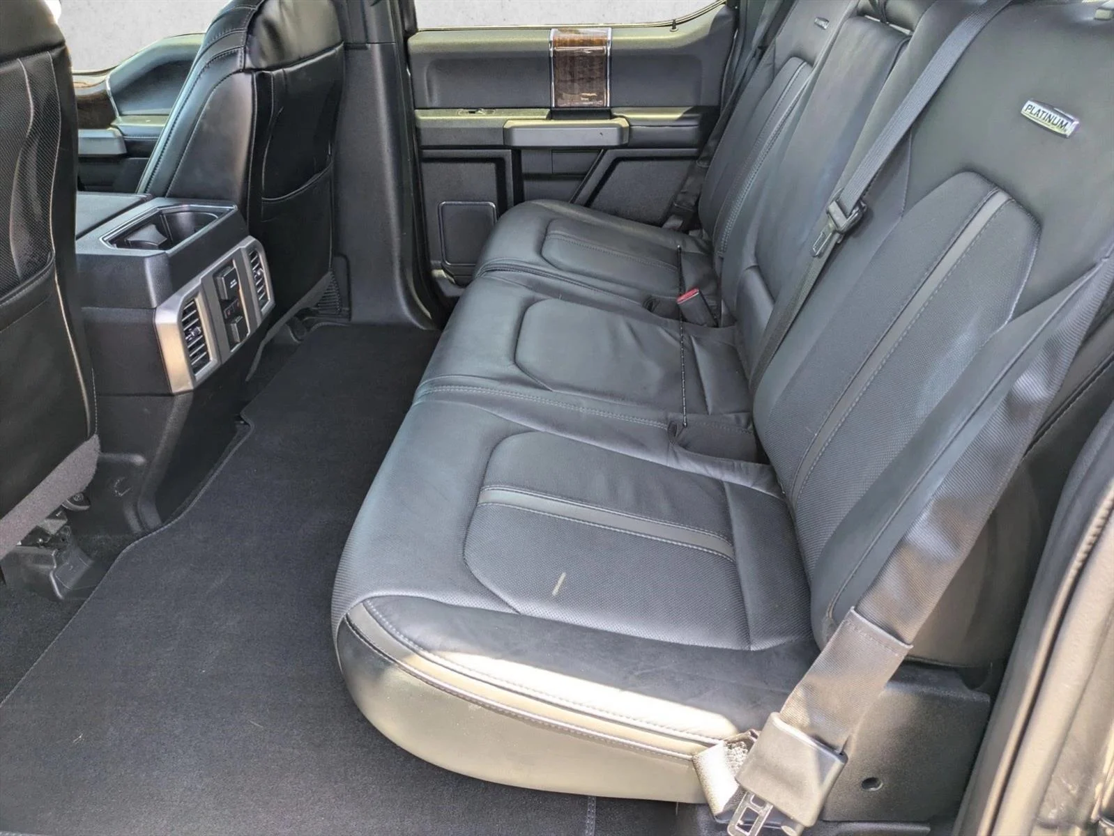 Used 2015 Magnetic Metallic Ford Platinum image 21