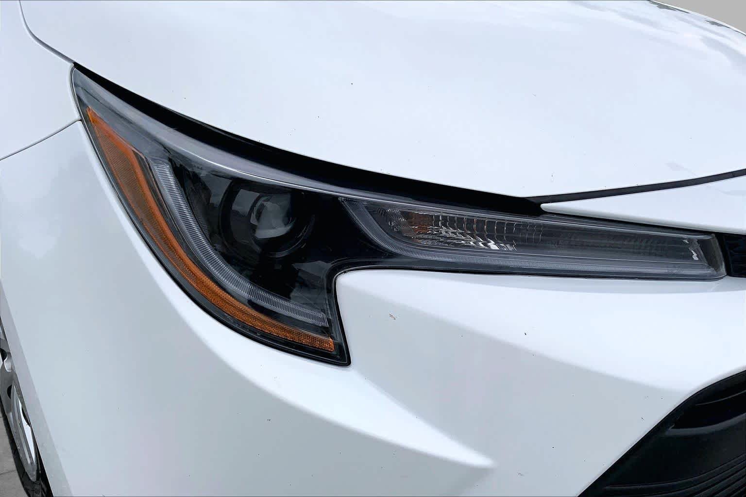 Used 2025 Ice Cap Toyota LE image 27