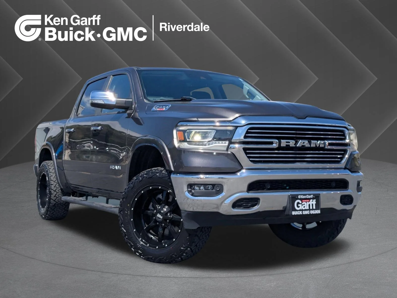 2022 RAM 1500 Laramie 4x4 Crew Cab 5'7's photo