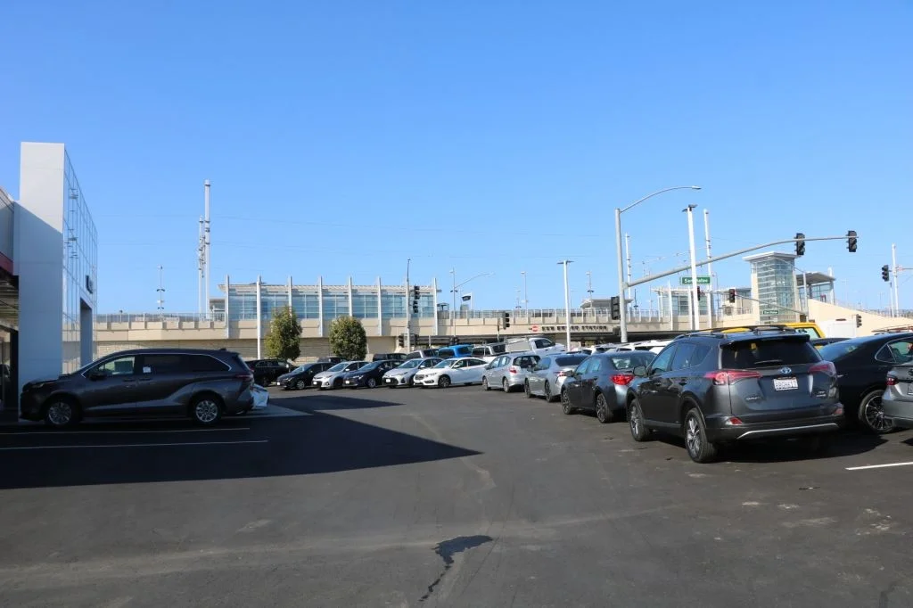 Used 2025 Silver Jeep Limited image 39