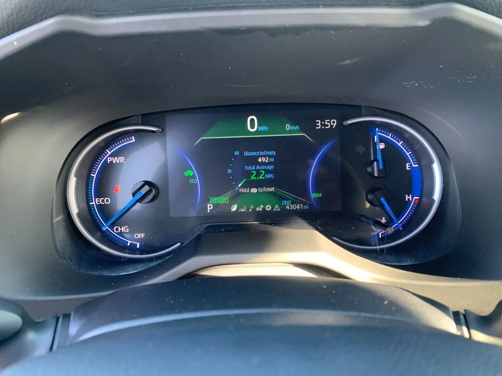 Used 2025 White Toyota XLE image 29
