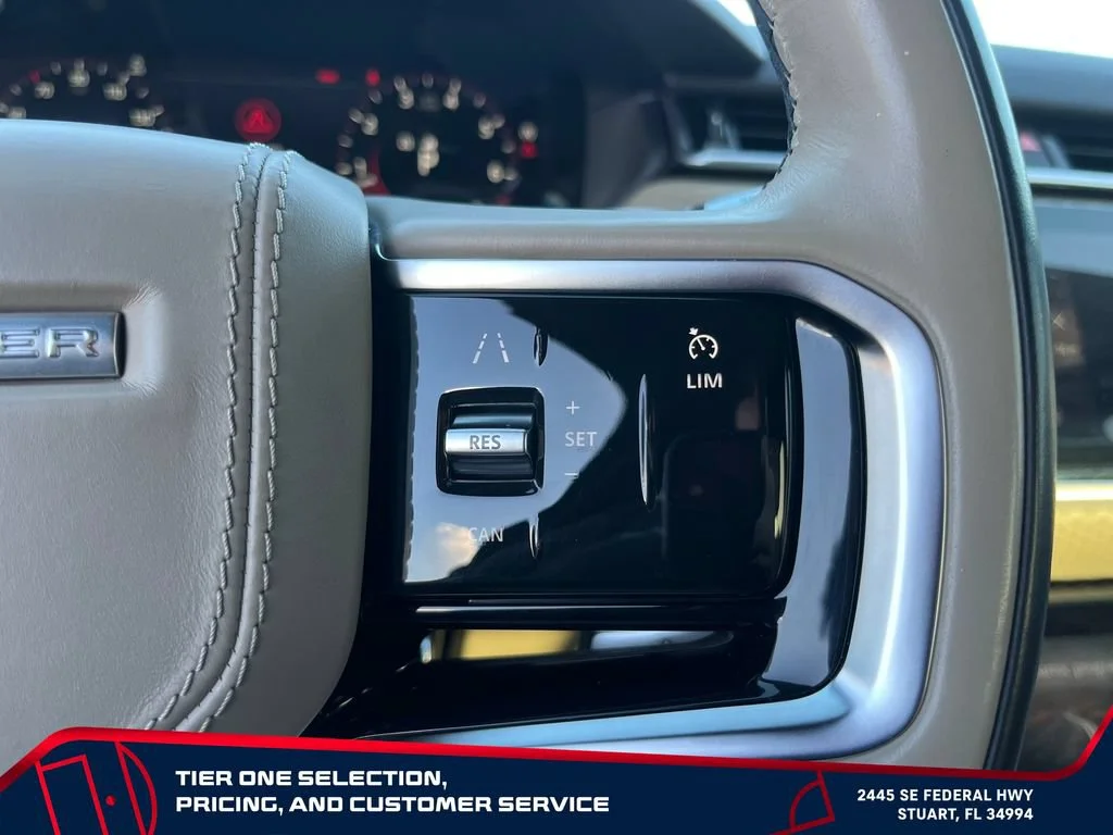 Used 2022 White Land Rover P250 R-Dynamic S image 19