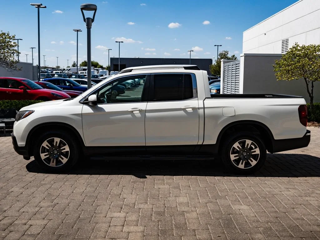 Used 2017 White Diamond Pearl Honda RTL image 5