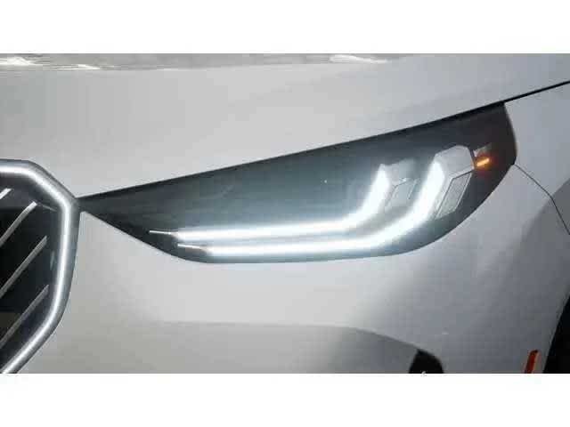 New 2026 Mineral White Metallic BMW 30 xDrive image 6