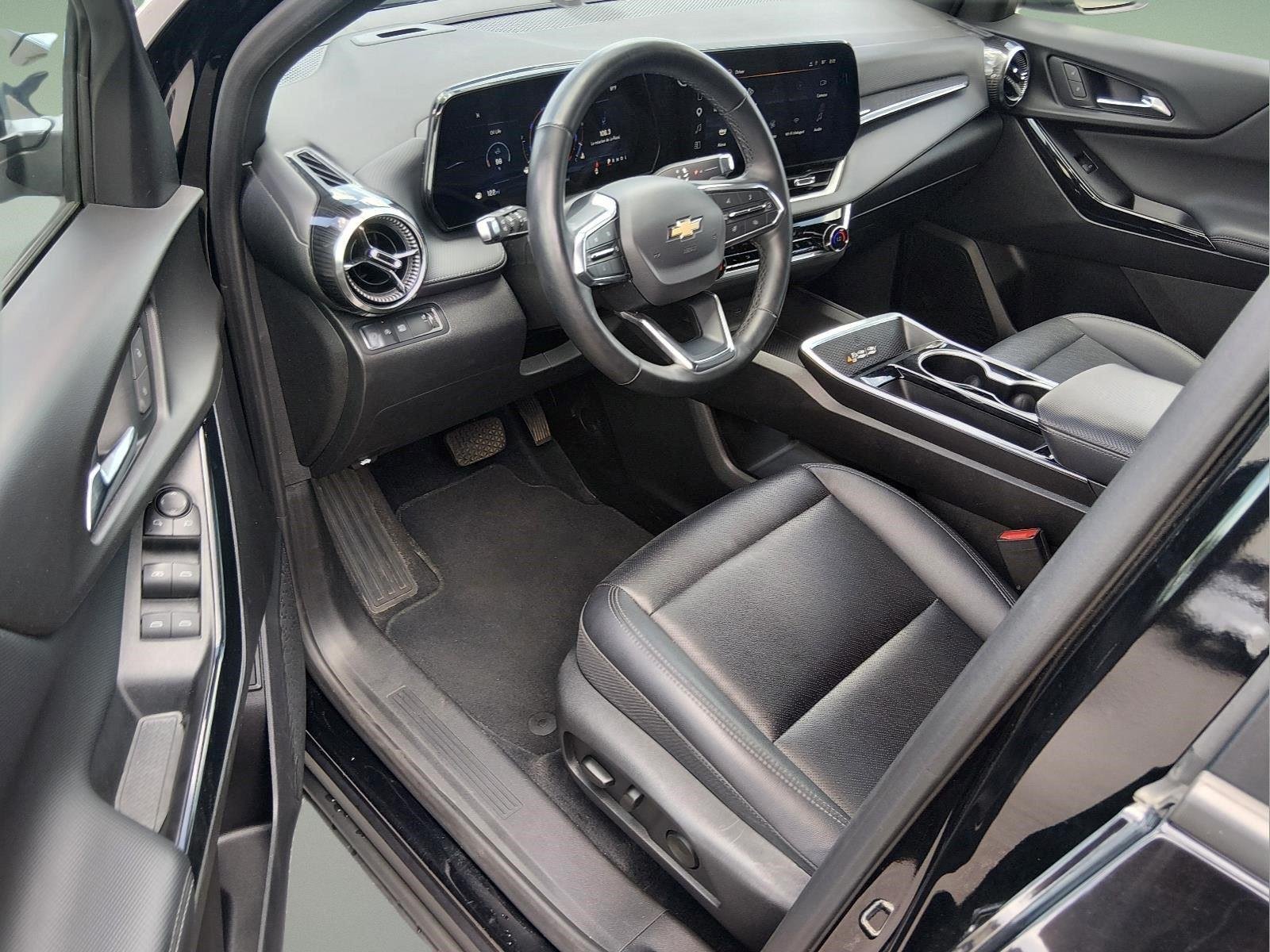 Used 2025 Mosaic Black Metallic Chevrolet FWD LT image 15