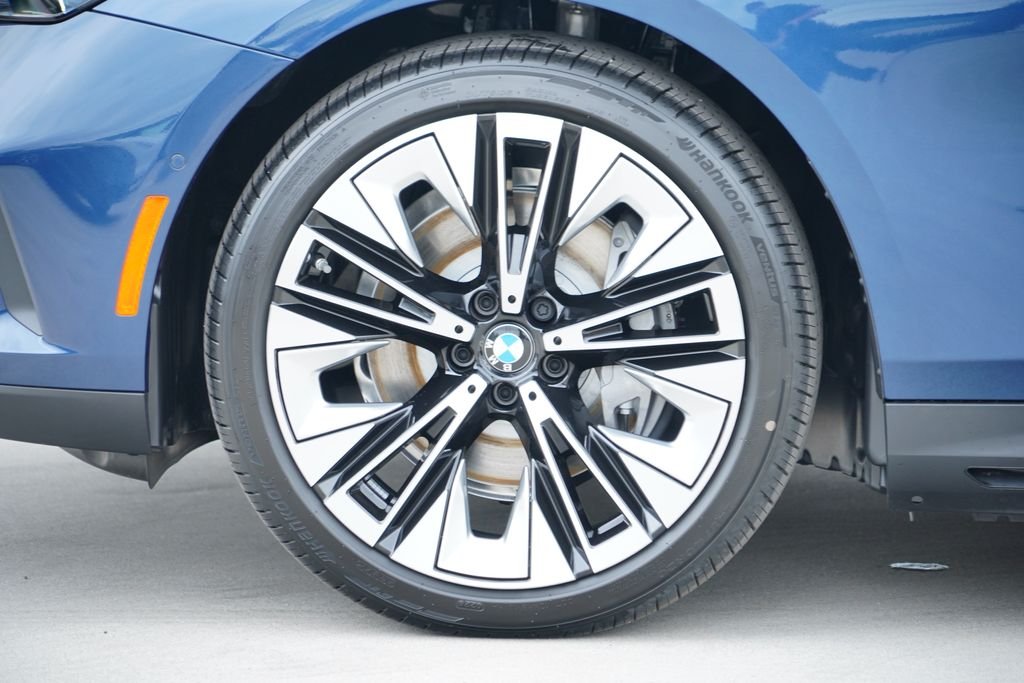 New 2027 Phytonic Blue Metallic BMW eDrive40 image 5