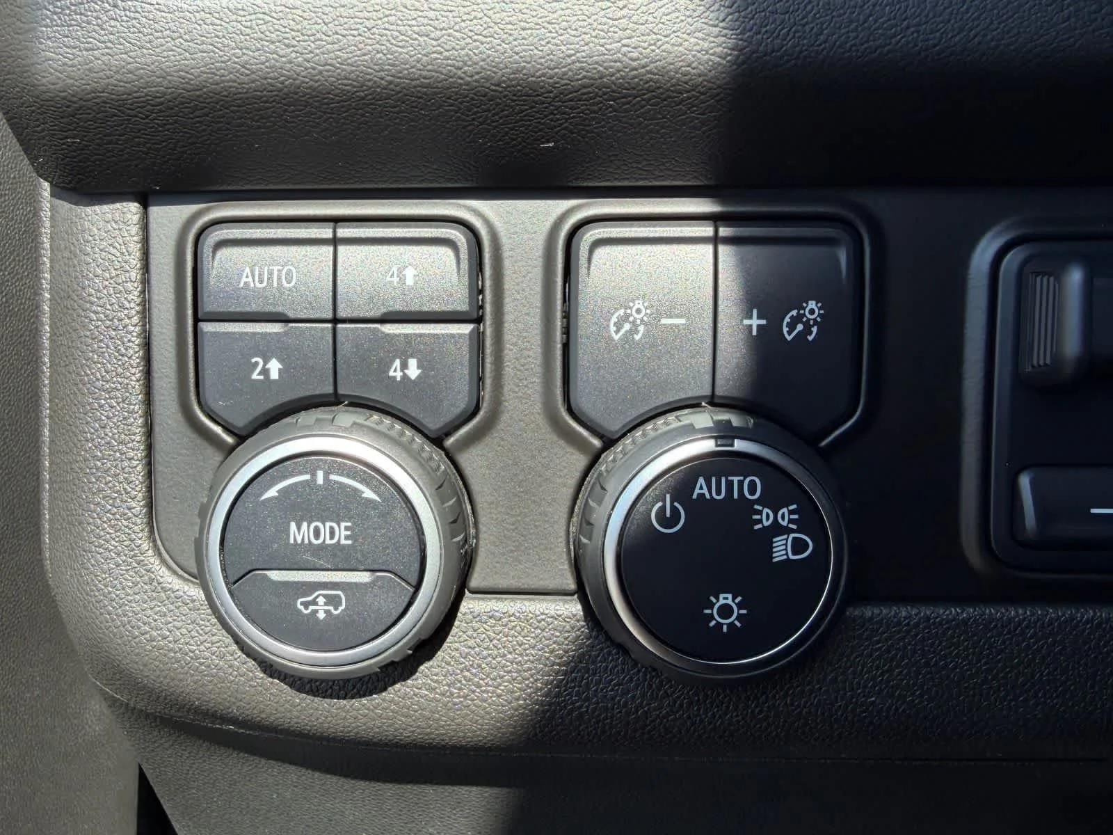 Used 2022 Satin Steel Metallic Chevrolet Z71 image 18