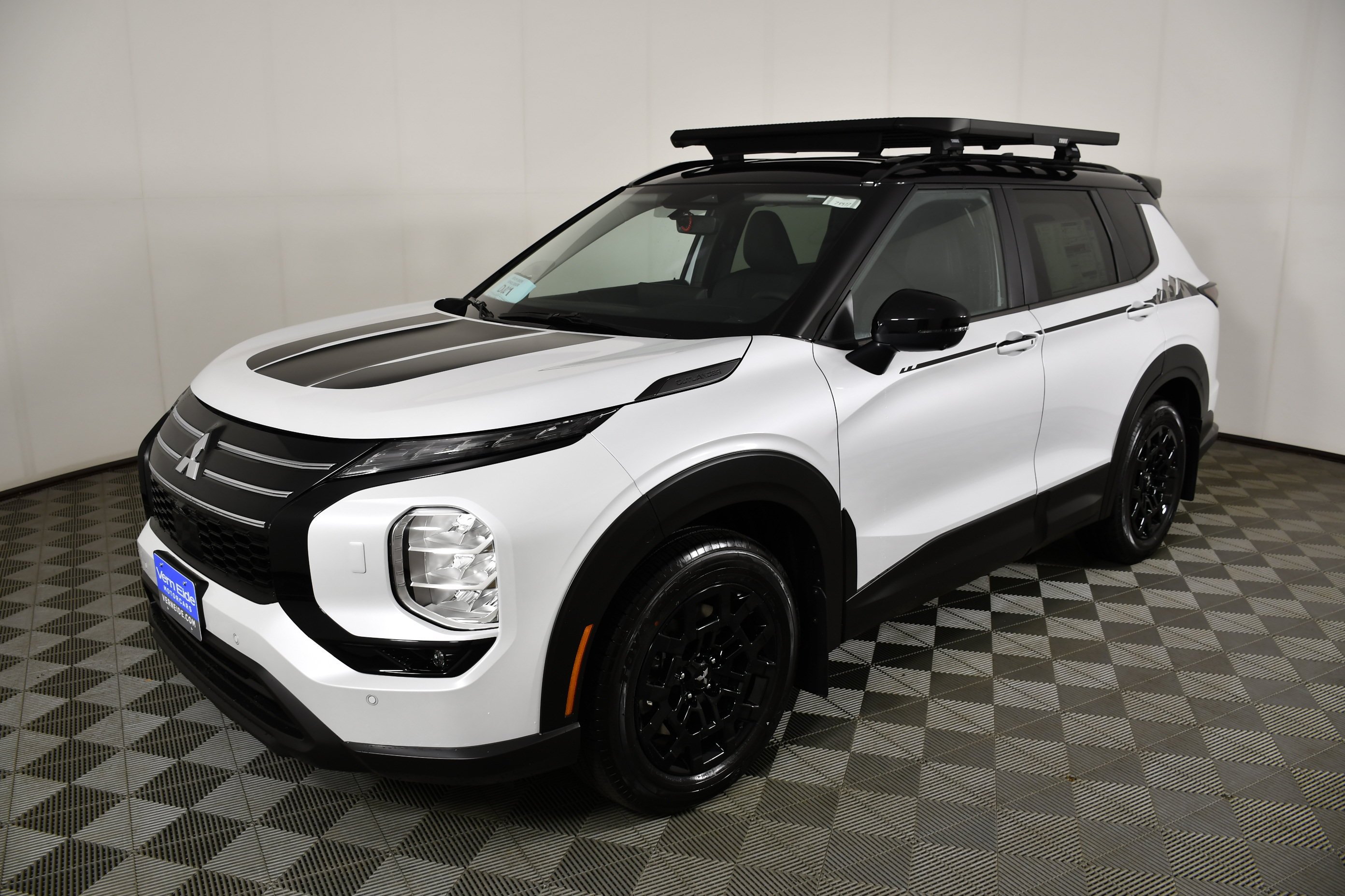 New 2026 White Diamond/Black Roof Mitsubishi Trail Edition image 10