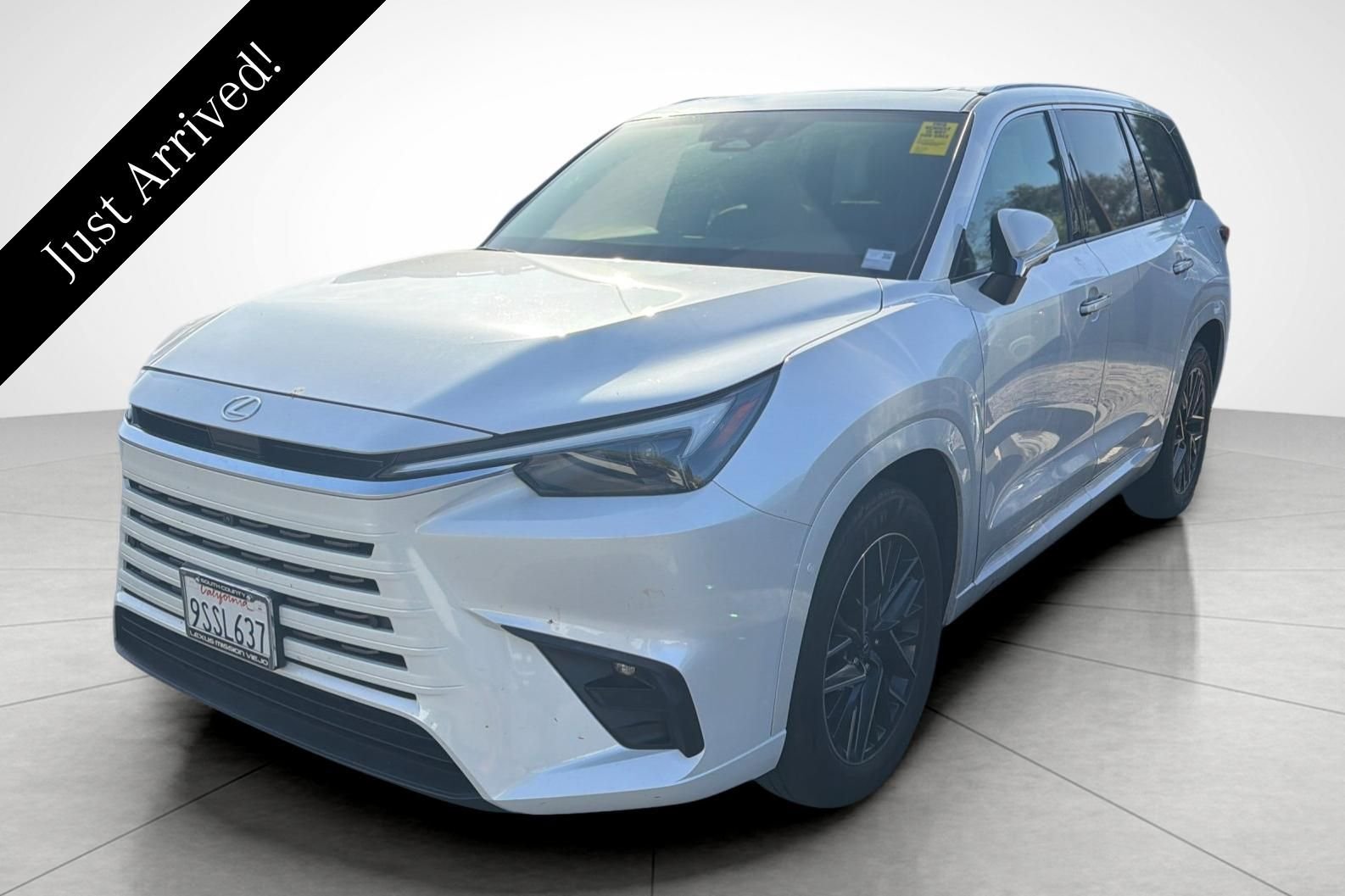Used 2025 Beige Lexus 350 Premium image 1