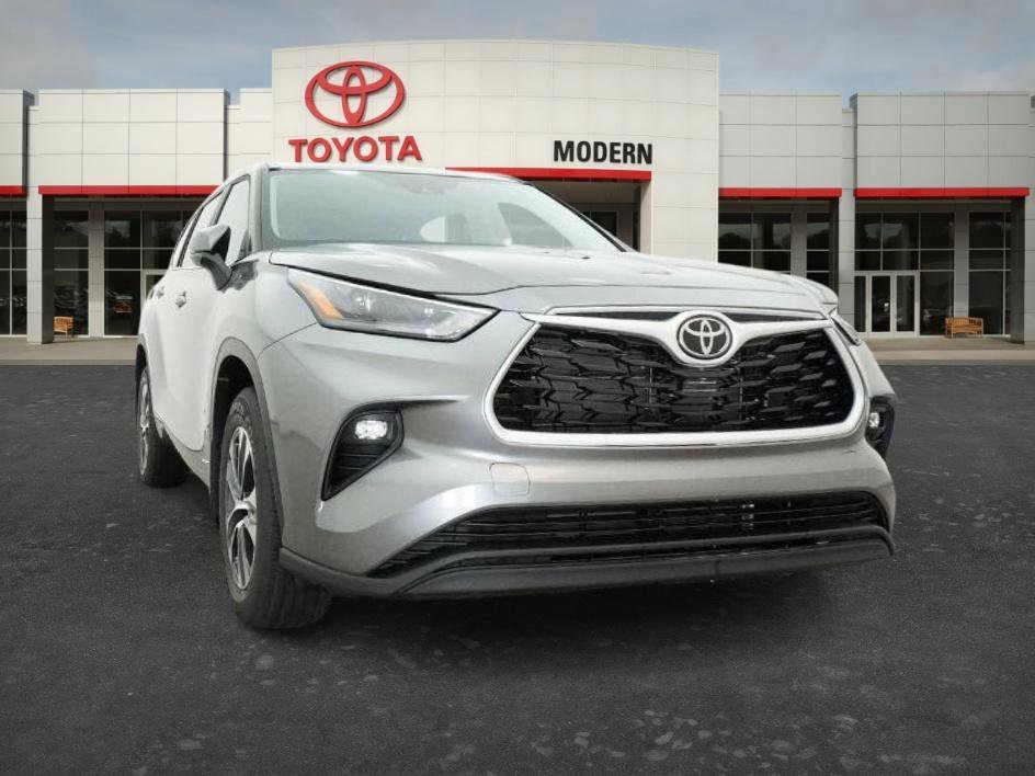 New 2026 Heavy Metallic Toyota Hybrid XLE image 20