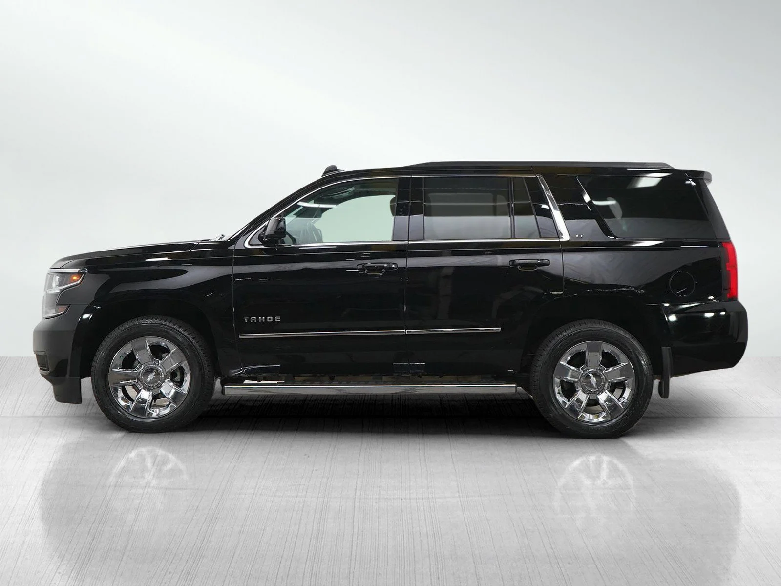 Used 2017 Chevrolet Tahoe LT with VIN 1GNSKBKC6HR116114 for sale in Roseville, Minnesota