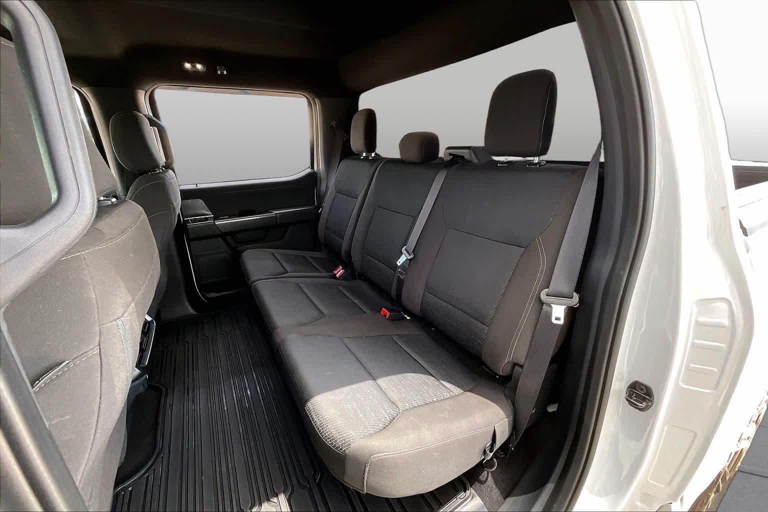 Used 2023 Oxford White Ford XLT image 21