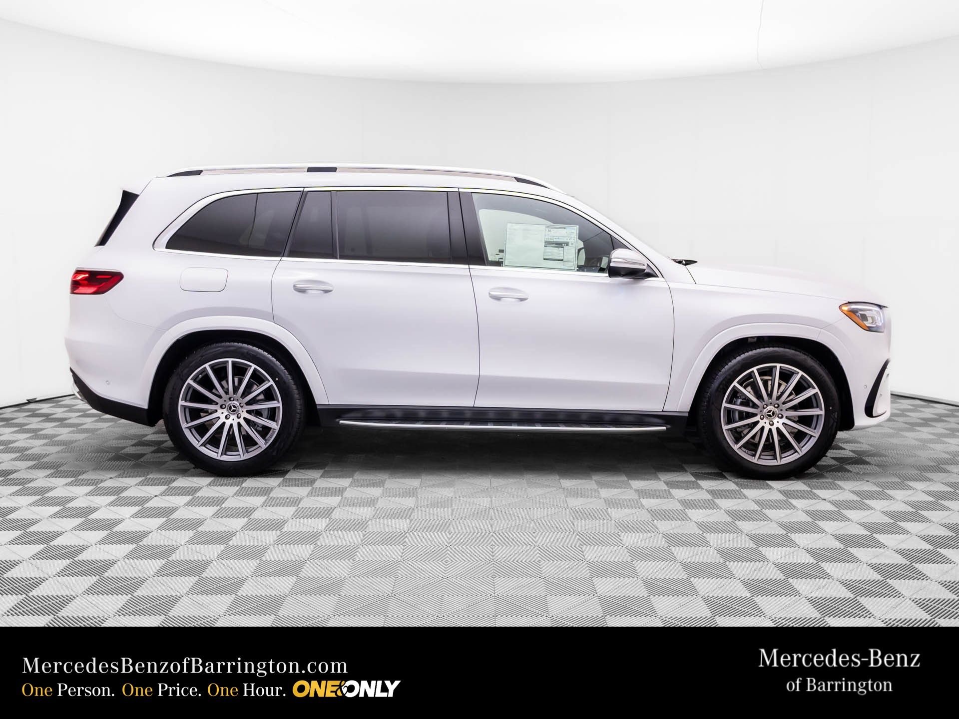 New 2026 MANUFAKTUR Moonlight White Metallic Mercedes-Benz GLS 580 image 7