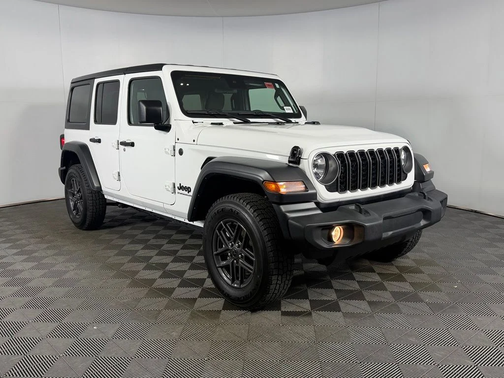 Used 2025 White Jeep Sport S image 4