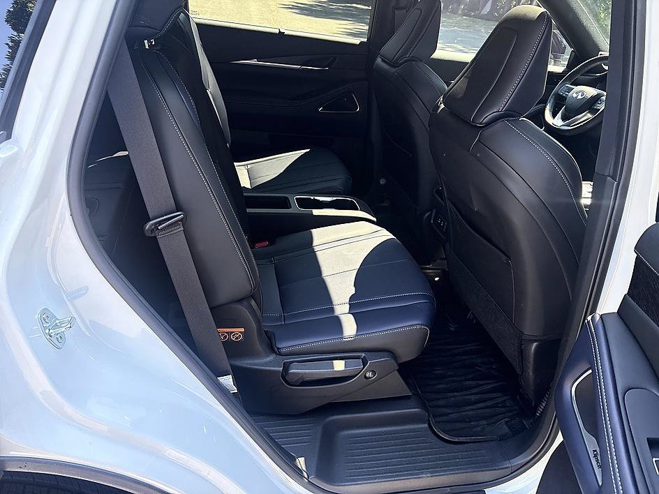 Used 2026 Radiant White/Black Obsidian INFINITI SPORT image 22