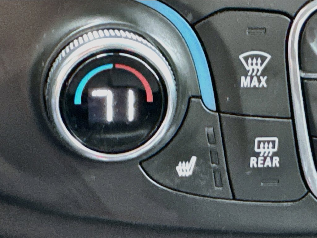 Used 2020 SUMMIT WHITE Chevrolet LT Cloth image 23