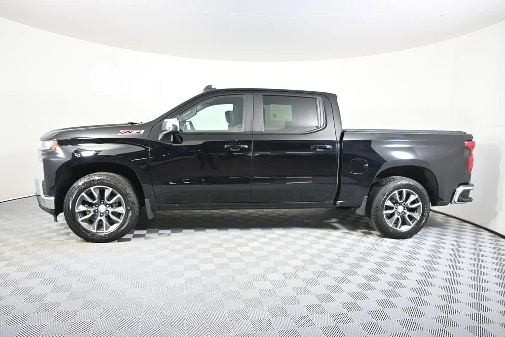 Used 2019 Chevrolet Silverado 1500 LT with VIN 3GCUYDED1KG194047 for sale in Forest Lake, Minnesota