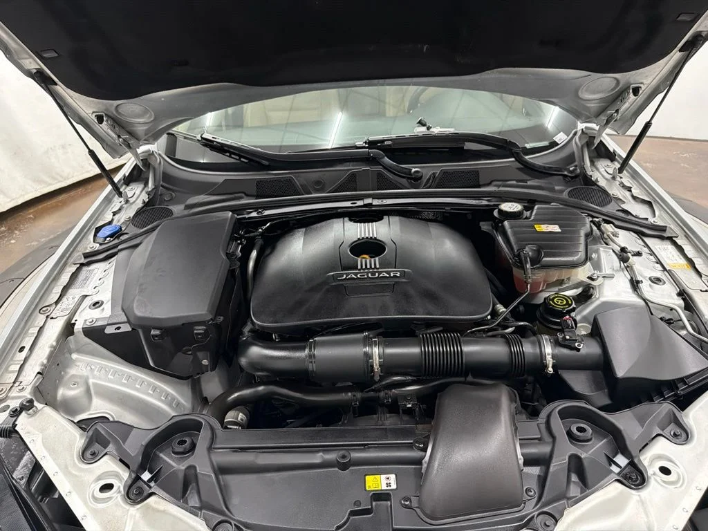 Used 2015  Jaguar 2.0T Premium image 32