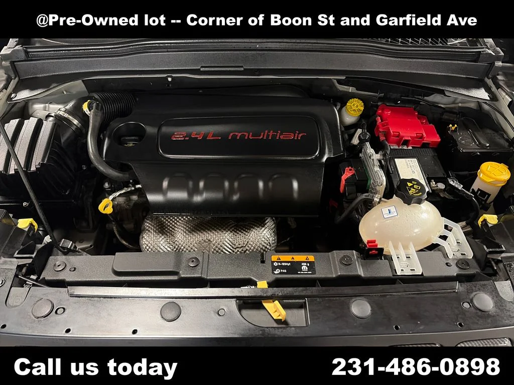 Used 2021 Silver Jeep Latitude image 7