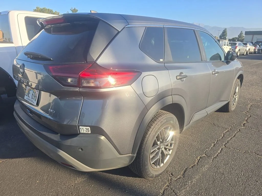 Used 2023 Gray Nissan S image 6