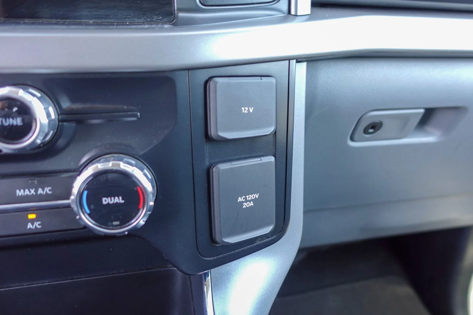 Used 2024 Black Metallic Ford XLT image 23