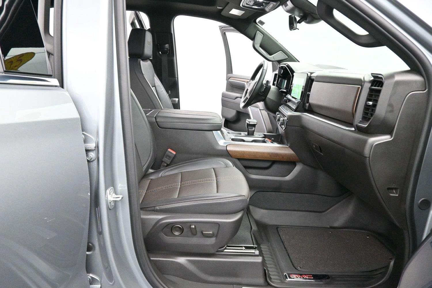 Used 2025 Sterling Gray Metallic Chevrolet High Country image 31