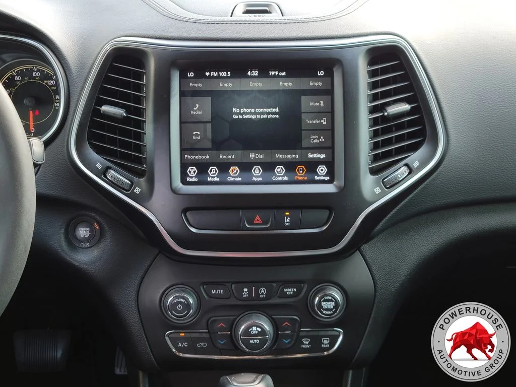 Used 2022 White Jeep Latitude Lux image 23