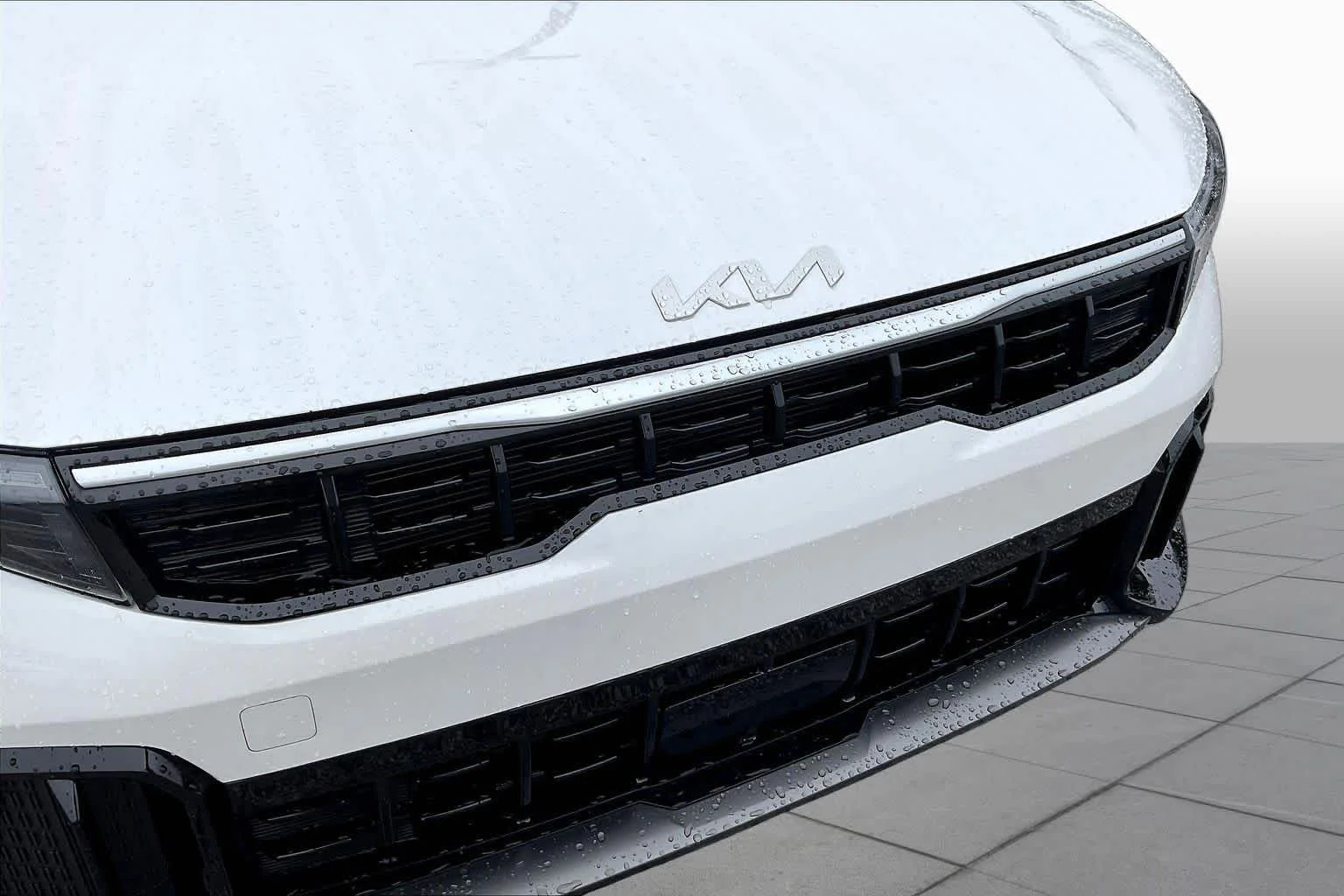 Used 2025 Snow White Pearl Kia GT-Line image 29