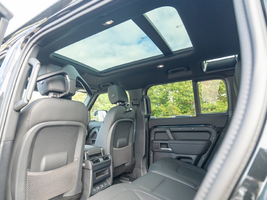 New 2026 Santorini Black Land Rover X-Dynamic SE image 22