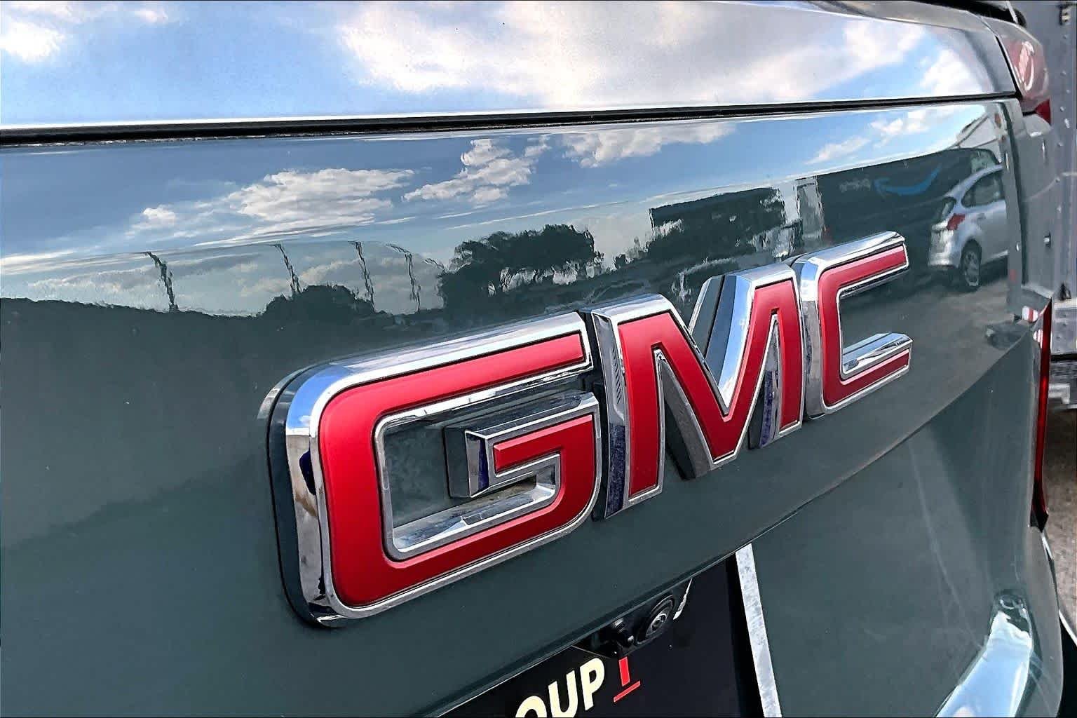 Used 2025 Midnight Pine GMC AT4 image 33