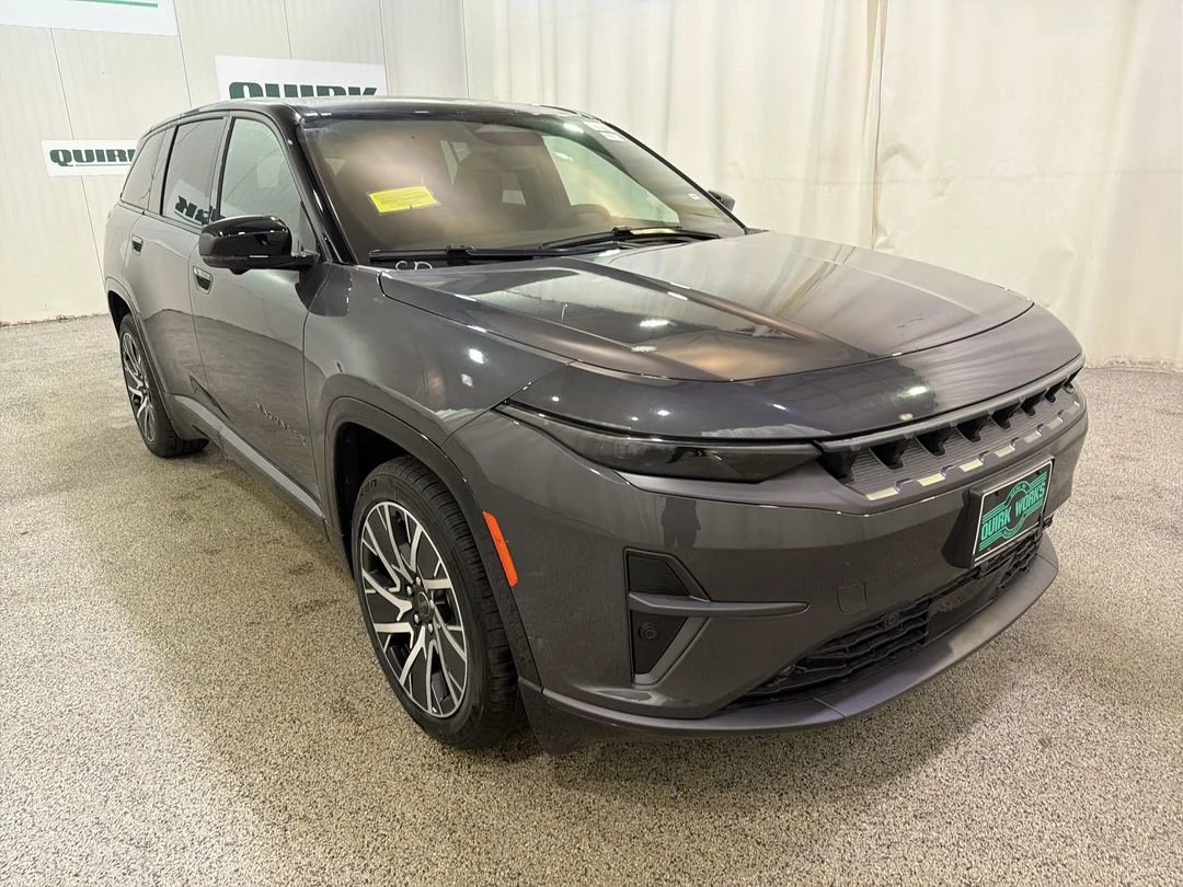 Used 2025 Baltic Gray Metallic Clearcoat Jeep Limited image 3