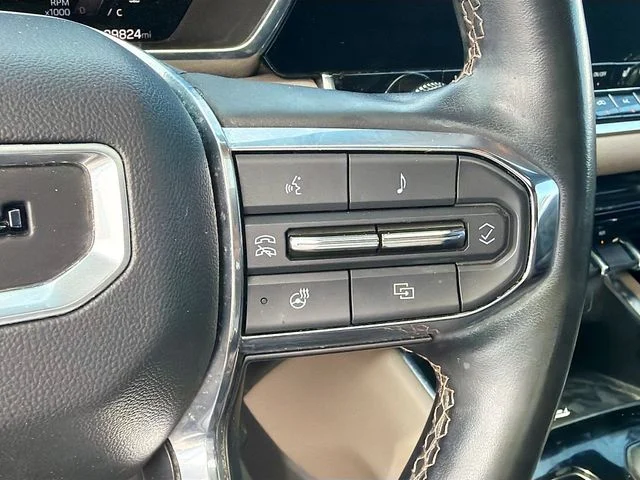 Used 2023 White GMC Denali image 39