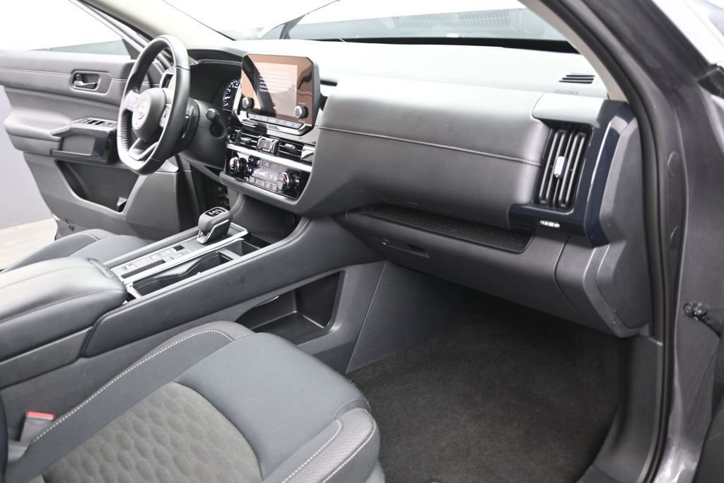 Used 2025 Gray Nissan SV image 28