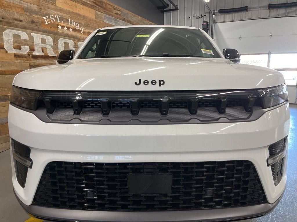New 2026 Bright White Clear-Coat Exterior Paint Jeep Limited Altitude image 7