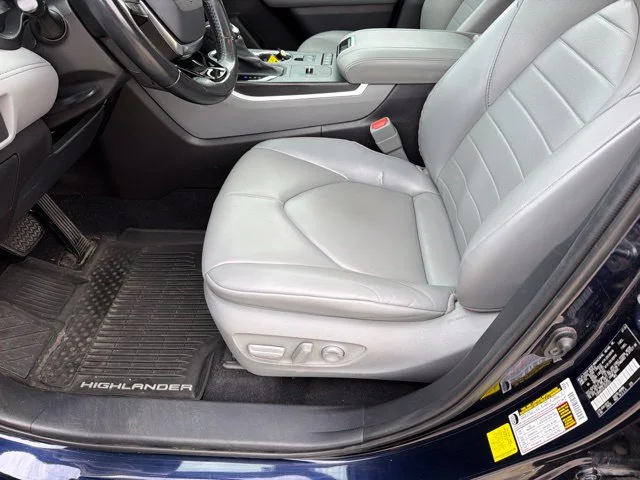Used 2020 Blue Toyota XLE image 7